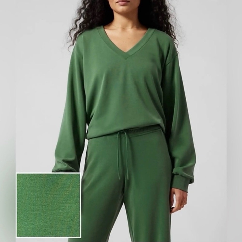 Athleta‎ Seasoft Willow Sweatshirt V-Neck Pullover UPF 50+ Green Size Medium